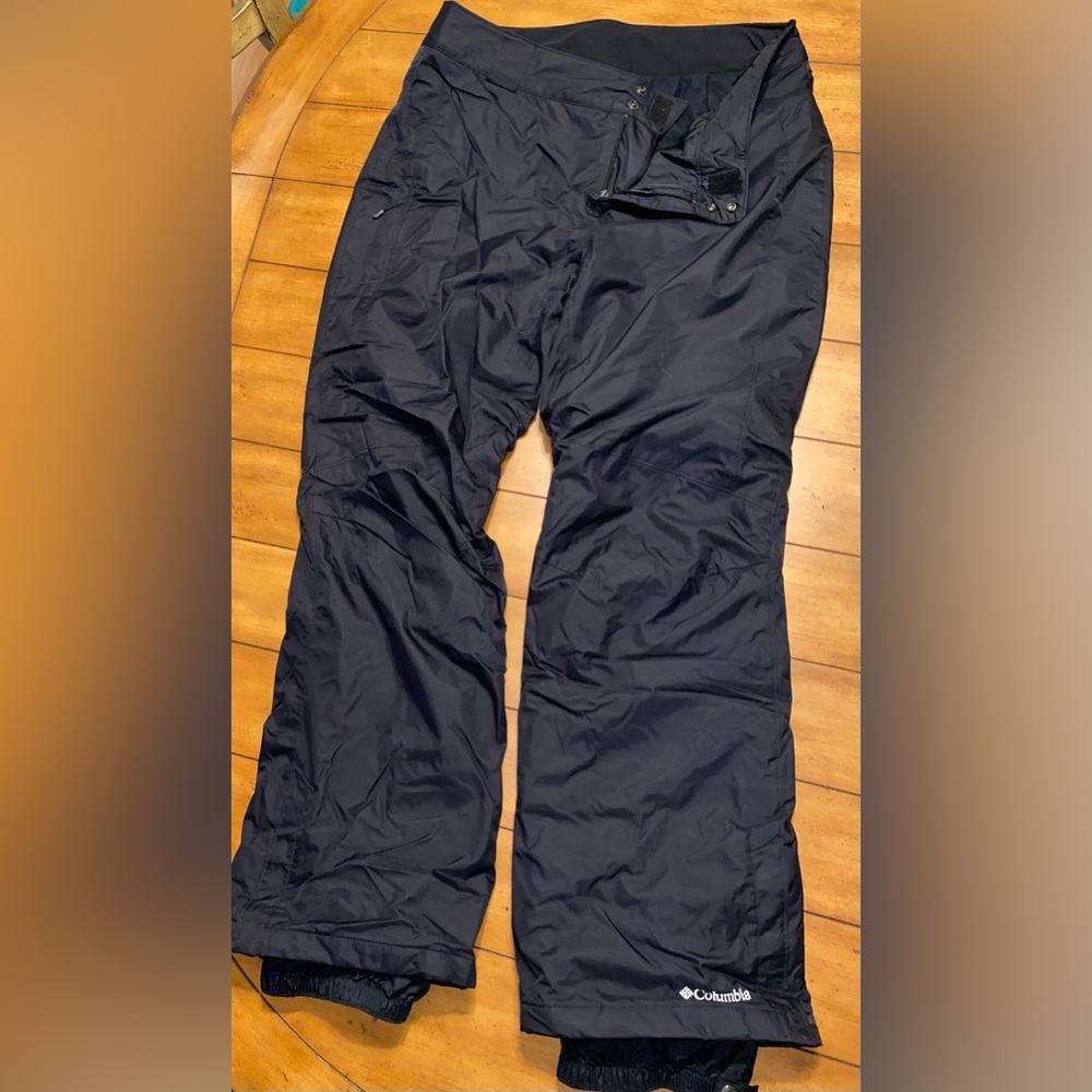 Black Columbia omni-tech snow pants, size XL, NWOT. Front side has zip pocket